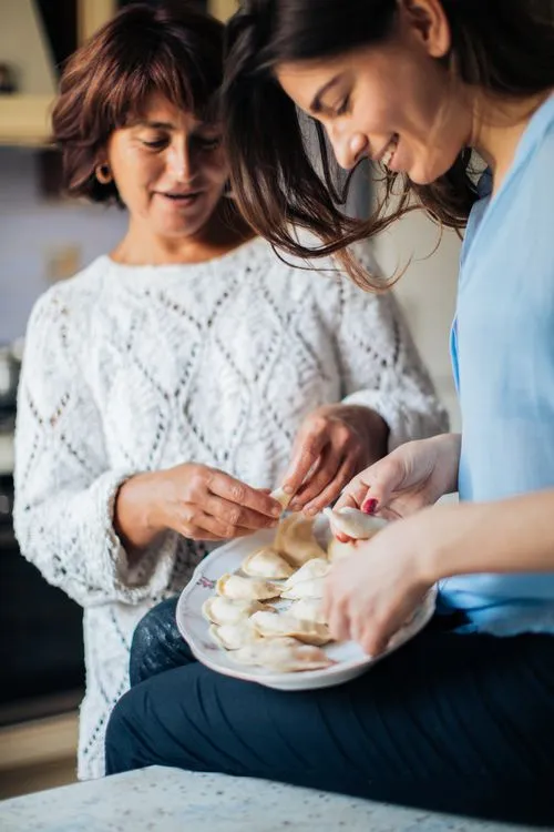 Sarah and Emma Chen - mother and daughter, founders of HerOwlie
